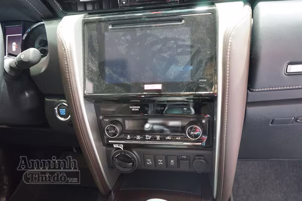 Chi tiết hàng 'hot' chính hãng Toyota Fortuner 2016 ảnh 11 Chi tiết hàng 'hot' chính hãng Toyota Fortuner 2016 ảnh 11