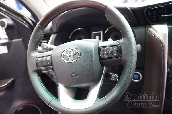 Chi tiết hàng 'hot' chính hãng Toyota Fortuner 2016 ảnh 10 Chi tiết hàng 'hot' chính hãng Toyota Fortuner 2016 ảnh 10