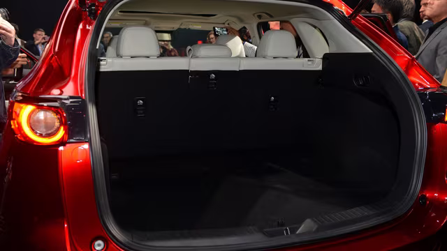  Hiện giá bán của Mazda CX-5 2017 vẫn chưa được công bố. Dự kiến, sau Mỹ, Mazda CX-5 thế hệ mới sẽ tiếp tục trình làng tại nhiều thị trường khác trên thế giới, trong đó có cả Việt Nam. 