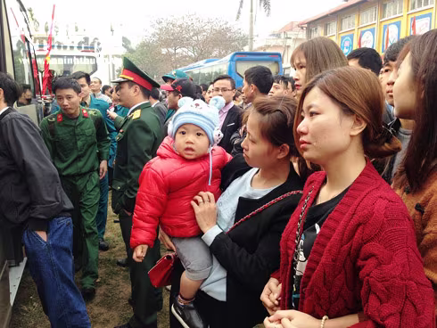 Những hình ảnh xúc động tại lễ giao nhận quân 2017 ảnh 10 Những hình ảnh xúc động tại lễ giao nhận quân 2017 ảnh 10