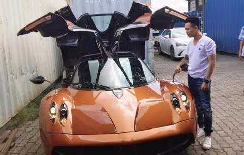 Đại gia Minh "Nhựa" mang "thần gió" Pagani Huayra đi đăng ký biển ảnh 1 Đại gia Minh "Nhựa" mang "thần gió" Pagani Huayra đi đăng ký biển ảnh 1