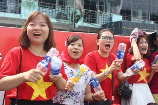 Sôi động trận cầu giữa báo Pháp luật & Xã hội – báo Hà Nội mới ảnh 9 21769645_1353240728118448_848151461_n