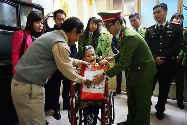 Những món quà ấm áp trước thềm xuân ảnh 1