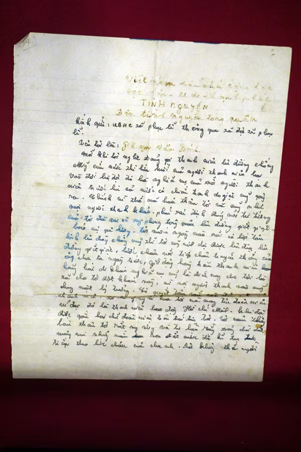 Bức điện mật và bức thư viết bằng máu xin vào chiến trường miền Nam ảnh 2 Bức điện mật và bức thư viết bằng máu xin vào chiến trường miền Nam ảnh 2