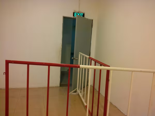 Lối thoát nạn chung cư bị bịt kín, xảy cháy dân chạy đi đâu? ảnh 7