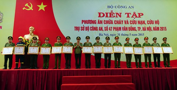 Nâng cao năng lực tác chiến chữa cháy, cứu nạn, cứu hộ ảnh 15 Nâng cao năng lực tác chiến chữa cháy, cứu nạn, cứu hộ ảnh 15