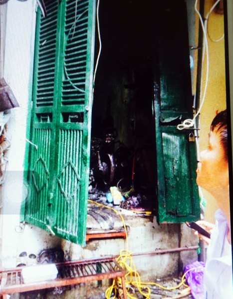 Hình ảnh hiện trường vụ cháy khiến 5 người trong gia đình bị chết ngạt ảnh 9 Hình ảnh hiện trường vụ cháy khiến 5 người trong gia đình bị chết ngạt ảnh 9