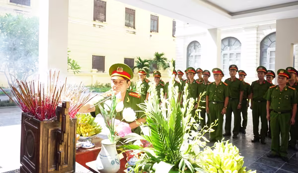 Giáo dục truyền thống qua những kỷ vật ảnh 1 Giáo dục truyền thống qua những kỷ vật ảnh 1