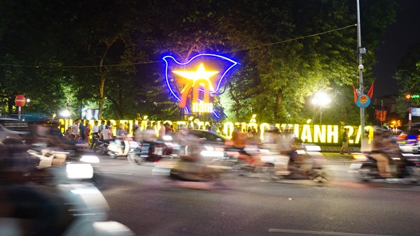 Vui tết Độc Lập trong ánh đèn lung linh ảnh 7 Vui tết Độc Lập trong ánh đèn lung linh ảnh 7