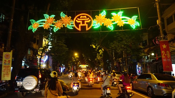 Vui tết Độc Lập trong ánh đèn lung linh ảnh 8 Vui tết Độc Lập trong ánh đèn lung linh ảnh 8