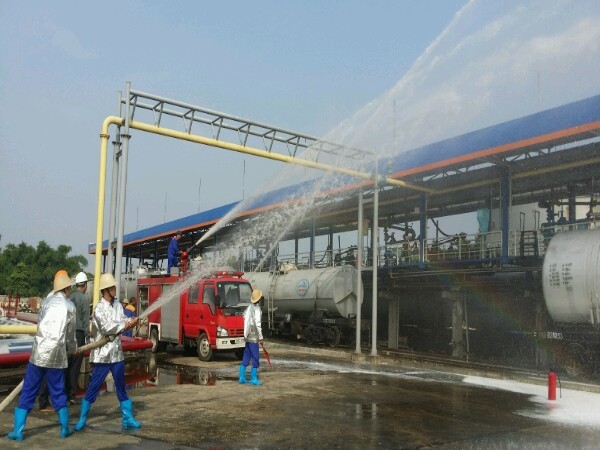Tập huấn chữa cháy, cứu nạn tại Tổng kho xăng dầu Đức Giang ảnh 2 Tập huấn chữa cháy, cứu nạn tại Tổng kho xăng dầu Đức Giang ảnh 2