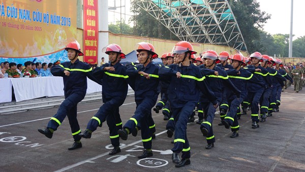 Diễu hành hội thao nghiệp vụ chữa cháy, cứu nạn tại quận Tây Hồ ảnh 4 Diễu hành hội thao nghiệp vụ chữa cháy, cứu nạn tại quận Tây Hồ ảnh 4