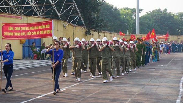Diễu hành hội thao nghiệp vụ chữa cháy, cứu nạn tại quận Tây Hồ ảnh 11 Diễu hành hội thao nghiệp vụ chữa cháy, cứu nạn tại quận Tây Hồ ảnh 11
