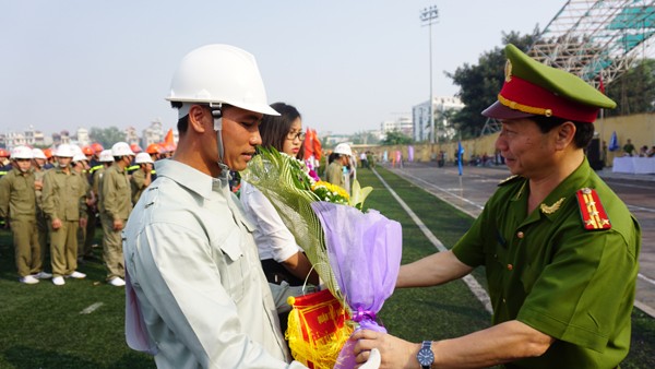 Diễu hành hội thao nghiệp vụ chữa cháy, cứu nạn tại quận Tây Hồ ảnh 2 Diễu hành hội thao nghiệp vụ chữa cháy, cứu nạn tại quận Tây Hồ ảnh 2