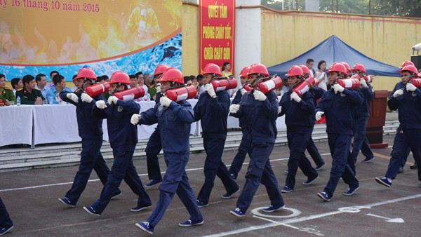 Diễu hành hội thao nghiệp vụ chữa cháy, cứu nạn tại quận Tây Hồ ảnh 7 Diễu hành hội thao nghiệp vụ chữa cháy, cứu nạn tại quận Tây Hồ ảnh 7