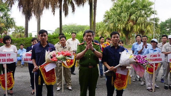 Những người thợ đua tài chống "giặc lửa" ảnh 7 Những người thợ đua tài chống "giặc lửa" ảnh 7