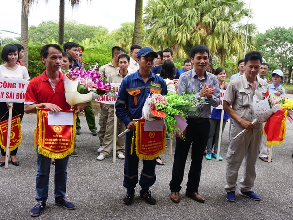 Những người thợ đua tài chống "giặc lửa" ảnh 11 Những người thợ đua tài chống "giặc lửa" ảnh 11