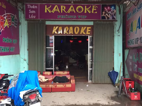 Hàng chục đôi nam, nữ điên cuồng "bay lắc" trong quán karaoke ảnh 1
