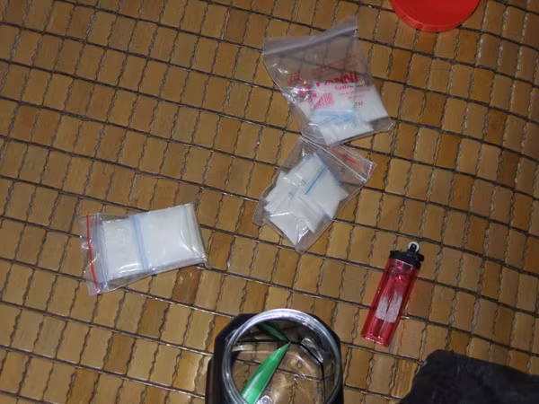 Hàng chục đôi nam, nữ điên cuồng "bay lắc" trong quán karaoke ảnh 5