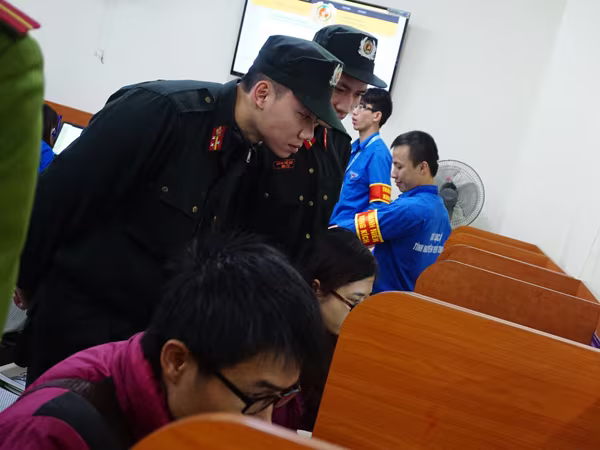 Nhiều hoạt động của tuổi trẻ Công an Thủ đô giúp đỡ người dân ảnh 5 Nhiều hoạt động của tuổi trẻ Công an Thủ đô giúp đỡ người dân ảnh 5