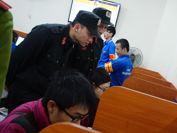 Nhiều hoạt động của tuổi trẻ Công an Thủ đô giúp đỡ người dân ảnh 5 Nhiều hoạt động của tuổi trẻ Công an Thủ đô giúp đỡ người dân ảnh 5