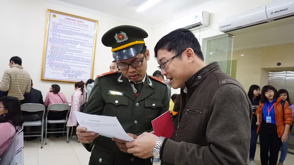 Nhiều hoạt động của tuổi trẻ Công an Thủ đô giúp đỡ người dân ảnh 4 Nhiều hoạt động của tuổi trẻ Công an Thủ đô giúp đỡ người dân ảnh 4