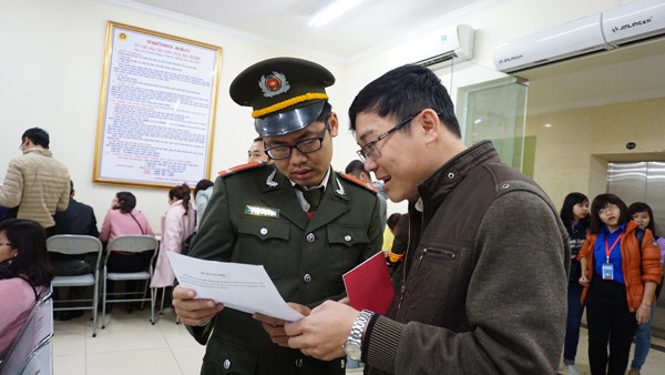 Nhiều hoạt động của tuổi trẻ Công an Thủ đô giúp đỡ người dân ảnh 4 Nhiều hoạt động của tuổi trẻ Công an Thủ đô giúp đỡ người dân ảnh 4
