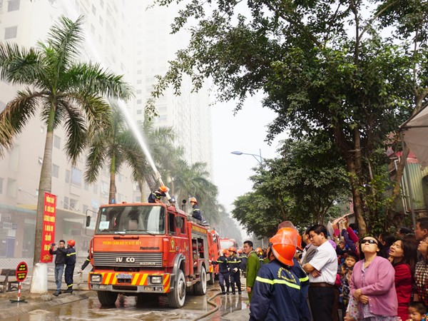 Hơn 20.000 người dân tham gia thực tập phương án chữa cháy, cứu nạn, cứu hộ ảnh 12 Hơn 20.000 người dân tham gia thực tập phương án chữa cháy, cứu nạn, cứu hộ ảnh 12