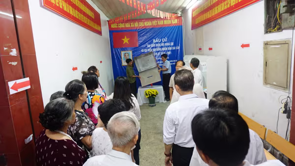 Cử tri phố cổ nô nức đi bầu cử ảnh 2 Cử tri phố cổ nô nức đi bầu cử ảnh 2