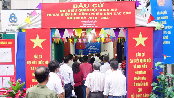 Cử tri phố cổ nô nức đi bầu cử ảnh 1 Cử tri phố cổ nô nức đi bầu cử ảnh 1