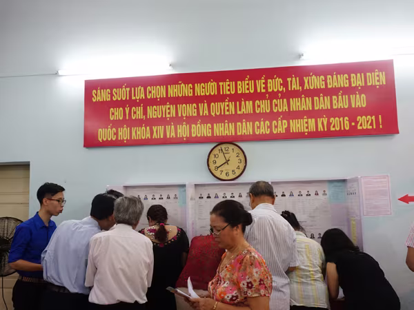 Cử tri phố cổ nô nức đi bầu cử ảnh 12 Cử tri phố cổ nô nức đi bầu cử ảnh 12