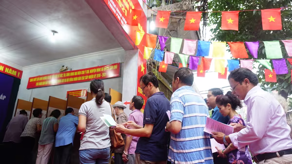 Cử tri phố cổ nô nức đi bầu cử ảnh 9 Cử tri phố cổ nô nức đi bầu cử ảnh 9