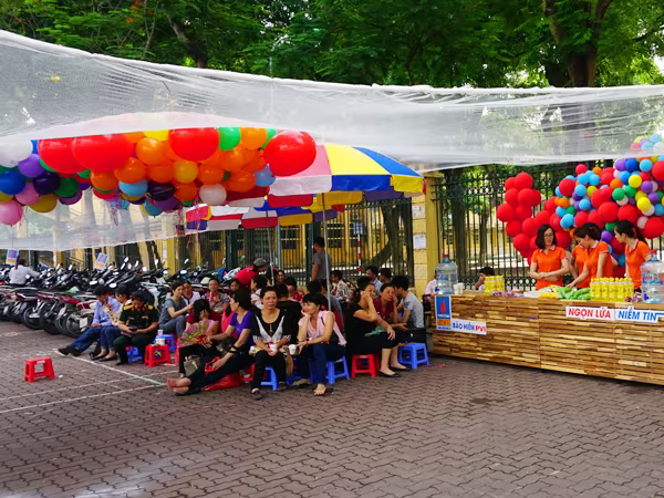 Công an quận Hai Bà Trưng trông xe miễn phí phục vụ các thí sinh ảnh 6