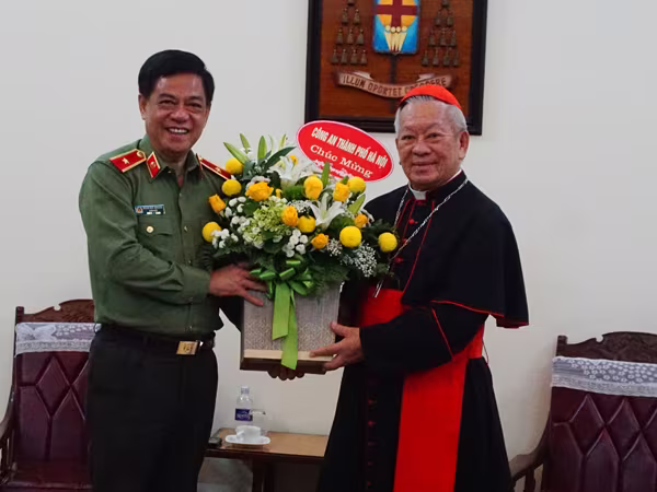 Giám đốc CATP Hà Nội: Chúc mừng Tòa Tổng Giám mục Hà Nội ảnh 1 Giám đốc CATP Hà Nội: Chúc mừng Tòa Tổng Giám mục Hà Nội ảnh 1
