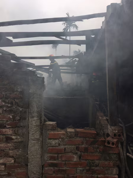 Cháu bé đun cám, bất cẩn gây cháy trại chăn nuôi lợn? ảnh 7