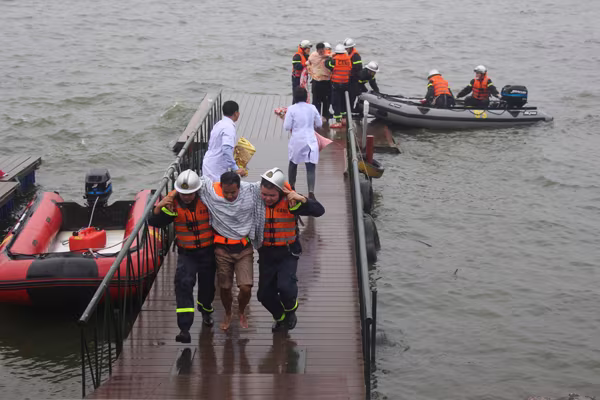 Cảnh sát phòng cháy Hà Nội diễn tập cứu nạn dưới nước ảnh 3 Cảnh sát phòng cháy Hà Nội diễn tập cứu nạn dưới nước ảnh 3