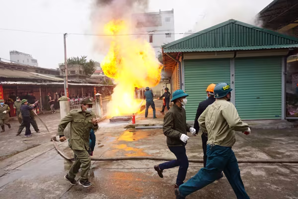 Diễn tập phòng cháy, chữa cháy và cứu nạn tại chợ Vĩnh Tuy ảnh 4 Diễn tập phòng cháy, chữa cháy và cứu nạn tại chợ Vĩnh Tuy ảnh 4