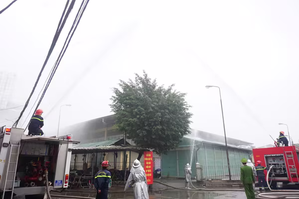 Diễn tập phòng cháy, chữa cháy và cứu nạn tại chợ Vĩnh Tuy ảnh 5 Diễn tập phòng cháy, chữa cháy và cứu nạn tại chợ Vĩnh Tuy ảnh 5