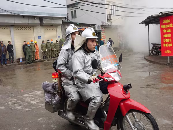 Diễn tập phòng cháy, chữa cháy và cứu nạn tại chợ Vĩnh Tuy ảnh 11 Diễn tập phòng cháy, chữa cháy và cứu nạn tại chợ Vĩnh Tuy ảnh 11