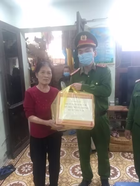 San sẻ khó khăn với người nghèo trong mùa dịch bệnh Covid-19 ảnh 3 San sẻ khó khăn với người nghèo trong mùa dịch bệnh Covid-19 ảnh 3