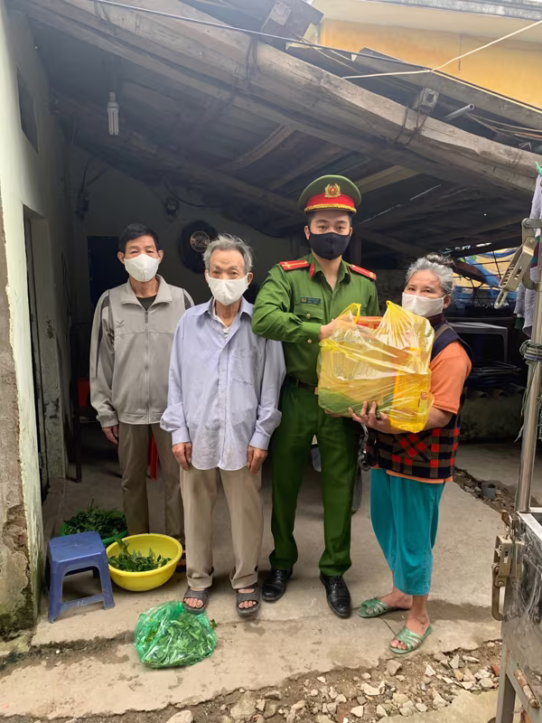 San sẻ khó khăn với người nghèo trong mùa dịch bệnh Covid-19 ảnh 5 San sẻ khó khăn với người nghèo trong mùa dịch bệnh Covid-19 ảnh 5