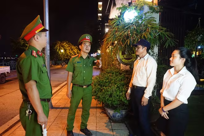 Kiên quyết xử lý vi phạm trật tự đô thị quanh đường ven hồ Tây ảnh 1 Kiên quyết xử lý vi phạm trật tự đô thị quanh đường ven hồ Tây ảnh 1