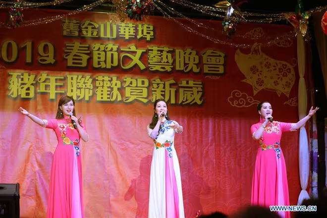 Nghệ sỹ biểu diễn mừng xuân Kỷ Hợi 2019 tại San Francisco, Mỹ. Nghệ sỹ biểu diễn mừng xuân Kỷ Hợi 2019 tại San Francisco, Mỹ.