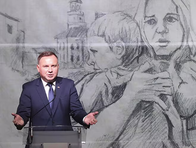 Trong bài phát biểu, Tổng thống Ba Lan Andrzej Duda nêu vấn đề, châu Âu gần đây chứng kiến sự trở lại của khuynh hướng đế quốc, ám chỉ các hành động quân sự của Nga sau khi sáp nhập bán đảo Crimea của Ukraine. Trong bài phát biểu, Tổng thống Ba Lan Andrzej Duda nêu vấn đề, châu Âu gần đây chứng kiến sự trở lại của khuynh hướng đế quốc, ám chỉ các hành động quân sự của Nga sau khi sáp nhập bán đảo Crimea của Ukraine.