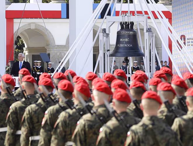 Phó Tổng thống Mỹ Mike Pence cũng khẳng định tiếp tục sát cánh với tất cả các đồng minh NATO Phó Tổng thống Mỹ Mike Pence cũng khẳng định tiếp tục sát cánh với tất cả các đồng minh NATO