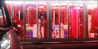 Mộng thành "sao" K-pop, 7 phụ nữ Brazil lại bị lừa làm gái massage ảnh 1