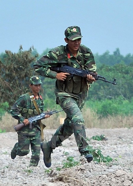 Binh đoàn Cửu Long diễn tập chiến thuật bắn đạn thật ảnh 1 Binh đoàn Cửu Long diễn tập chiến thuật bắn đạn thật ảnh 1