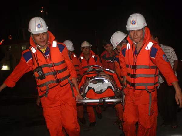 Cứu nạn một thuyền viên người nước ngoài bị liệt trên biển ảnh 1 Cứu nạn một thuyền viên người nước ngoài bị liệt trên biển ảnh 1