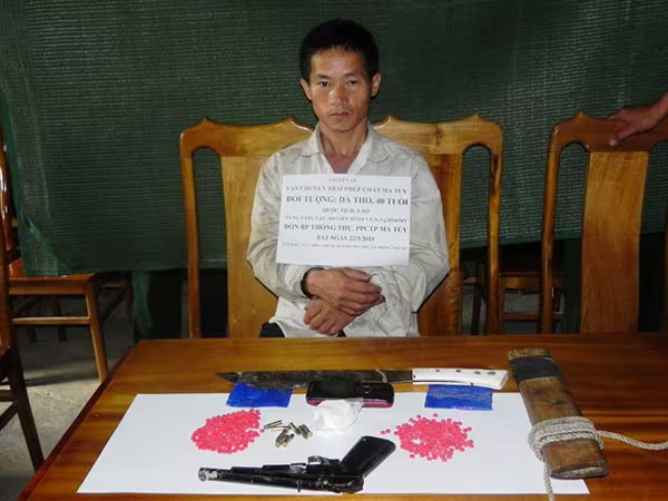 Bắt đối tượng mang 400 viên ma túy tổng hợp từ Lào vào Việt Nam ảnh 1 Bắt đối tượng mang 400 viên ma túy tổng hợp từ Lào vào Việt Nam ảnh 1