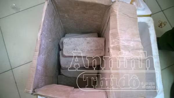 Nhân viên chuyển phát nhanh “đánh tráo” 42 điện thoại Sony Z3 bằng 7 viên gạch ảnh 3 Nhân viên chuyển phát nhanh “đánh tráo” 42 điện thoại Sony Z3 bằng 7 viên gạch ảnh 3